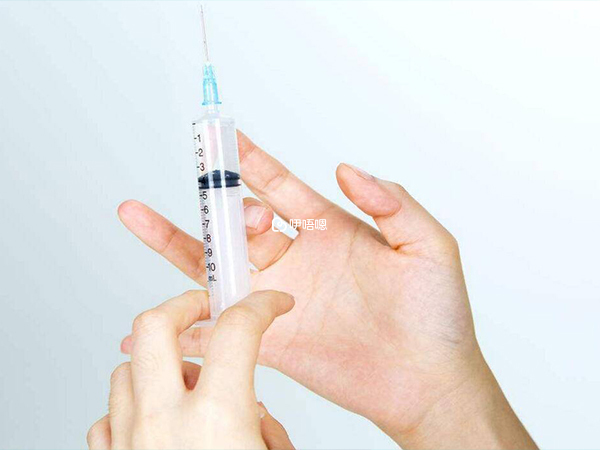 女性需前往醫院進行夜針注射
