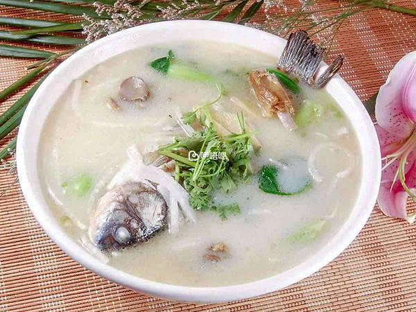 坐月子可以喝通草鯽魚湯催乳