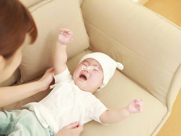 不要豎著抱新生兒