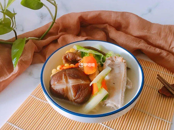 茶樹菇玉米排骨湯