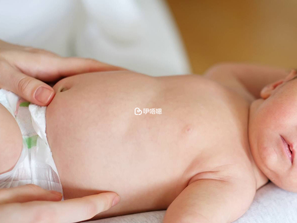 按摩寶寶肚子緩解腹痛症狀