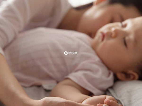 寶寶肚子脹氣是過度餵養症狀之一