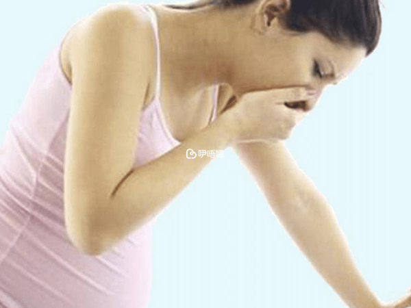 生男孩兩眉之間的膚色光亮發明